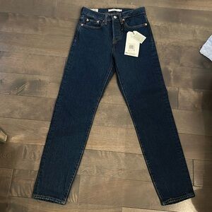 Levi’s women’s wedgie jeans size 24 brand new